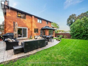 2212 Florian Rd in Mississauga, ON - Building Photo - Building Photo