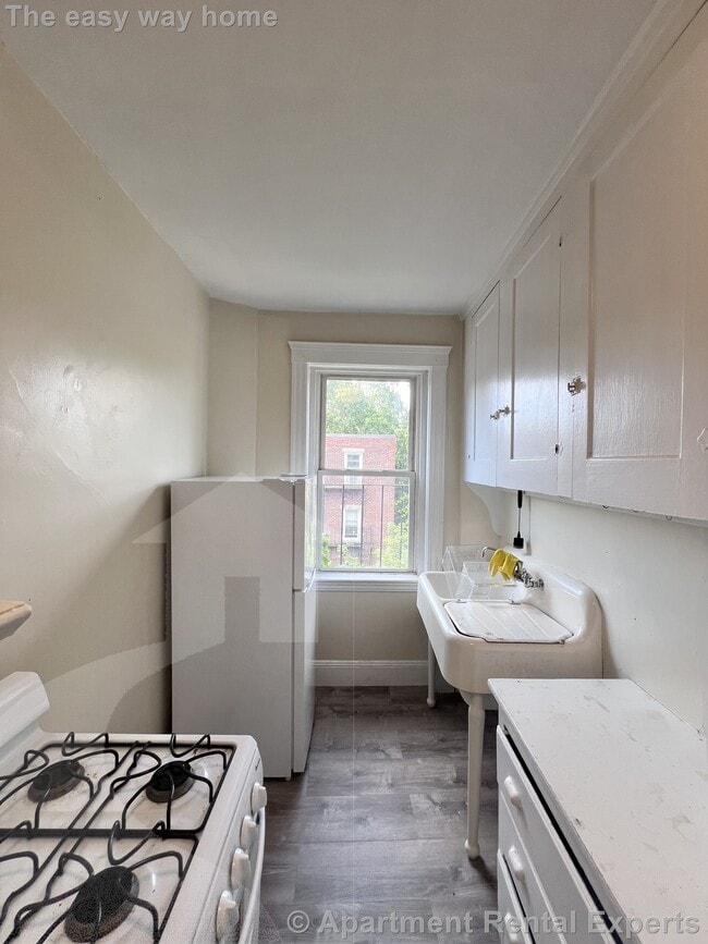 15 Linnaean St, Unit #18