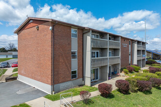 College Park Commons in Shippensburg, PA - Foto de edificio - Building Photo
