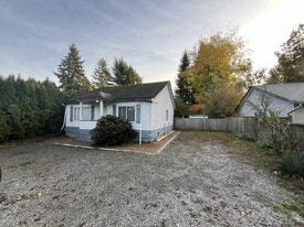 21706 Dewdney Trunk Rd in Maple Ridge, BC - Building Photo
