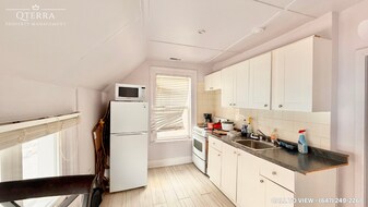 10094 Yonge St in Richmond Hill, ON - Building Photo