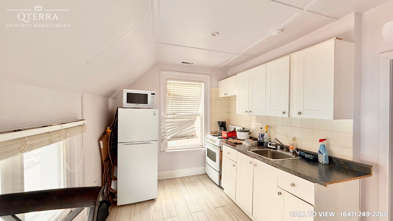 10094 Yonge St in Richmond Hill, ON - Building Photo