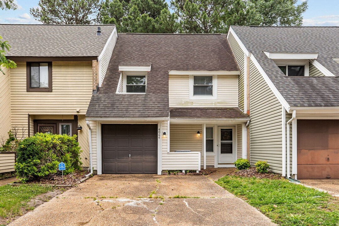 4064 Lake Ridge Cir in Virginia Beach, VA - Building Photo