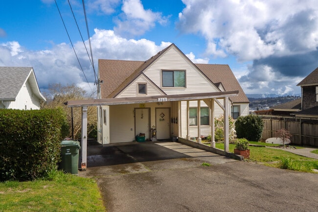 260 N 13th St, Unit B in Coos Bay, OR - Building Photo - Building Photo