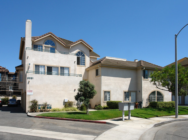 5051 Waverider Cir in Huntington Beach, CA - Foto de edificio - Building Photo