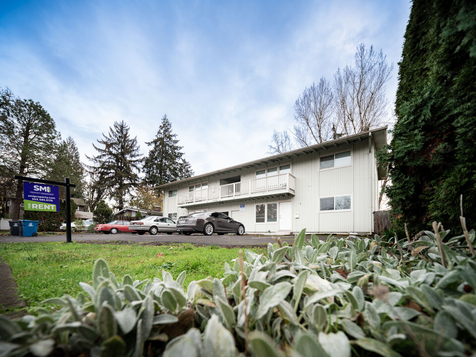 1338 3rd St NW in Salem, OR - Building Photo