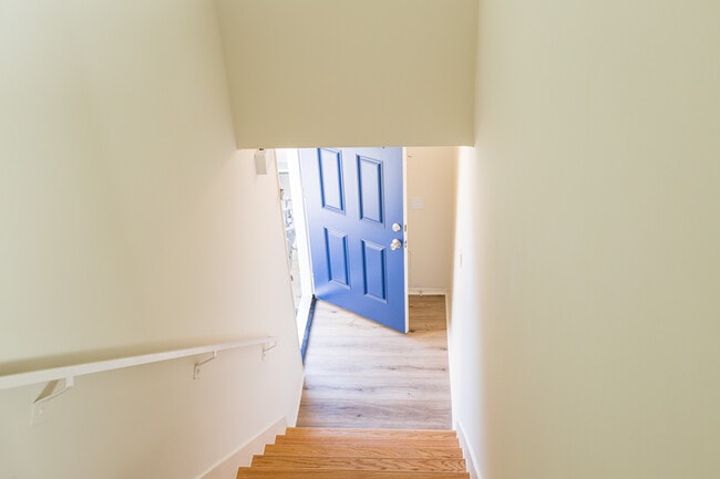 1916 Clark Ln, Unit 1 bedroom condo in Redondo Beach, CA - Building Photo - Building Photo