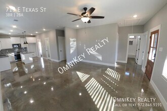 713 E Texas St in Denison, TX - Building Photo - Building Photo