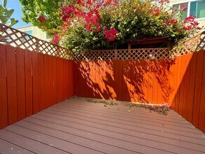 2717 Arizona Ave in Santa Monica, CA - Building Photo - Building Photo
