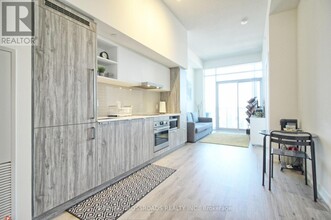 138-4138 Downes St in Toronto, ON - Building Photo - Building Photo