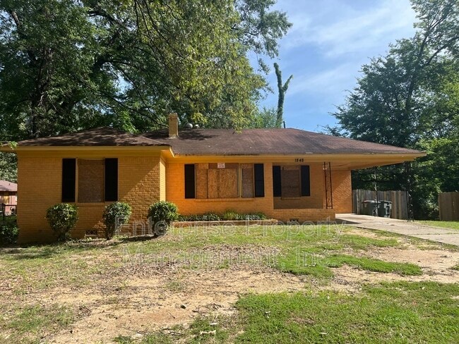 property at 1848 Woodburn Dr