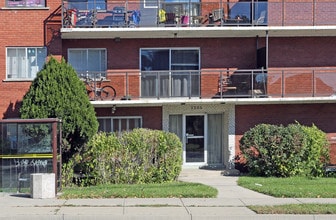 2205 King St E in Hamilton, ON - Building Photo - Building Photo