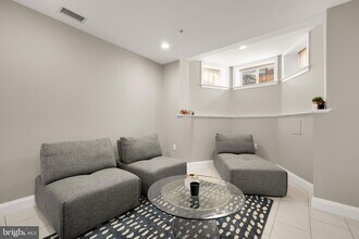 1135 6th St NW, Unit 1 in Washington, DC - Foto de edificio - Building Photo