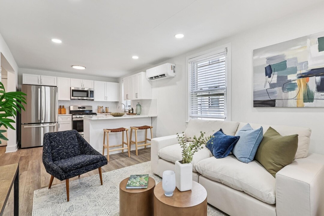 2325 Haverford Rd in Ardmore, PA - Foto de edificio