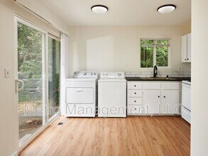 4537 NE 82nd Ave in Portland, OR - Building Photo - Building Photo