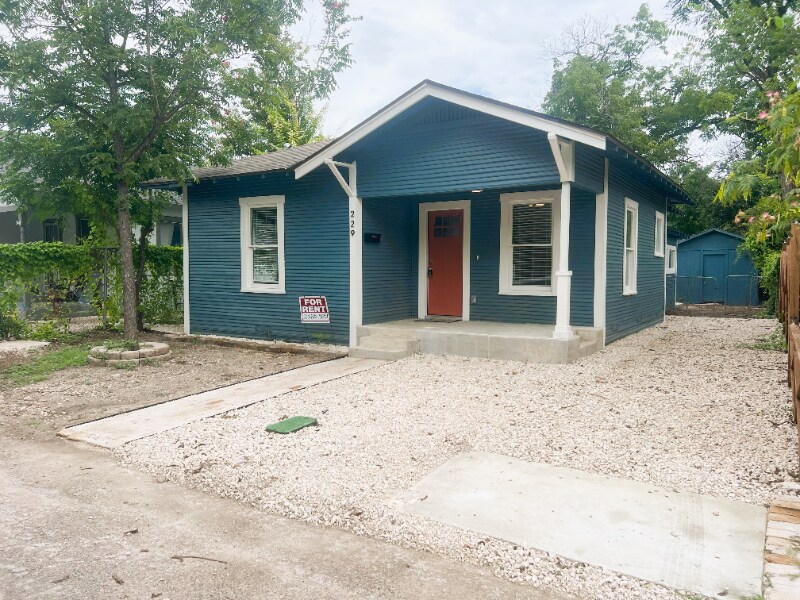 229 Palo Blanco St in San Antonio, TX - Building Photo