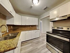 8514 N Otis Ave in Tampa, FL - Building Photo - Building Photo