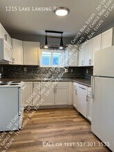1215 Lake Lansing Rd in Lansing, MI - Building Photo - Building Photo