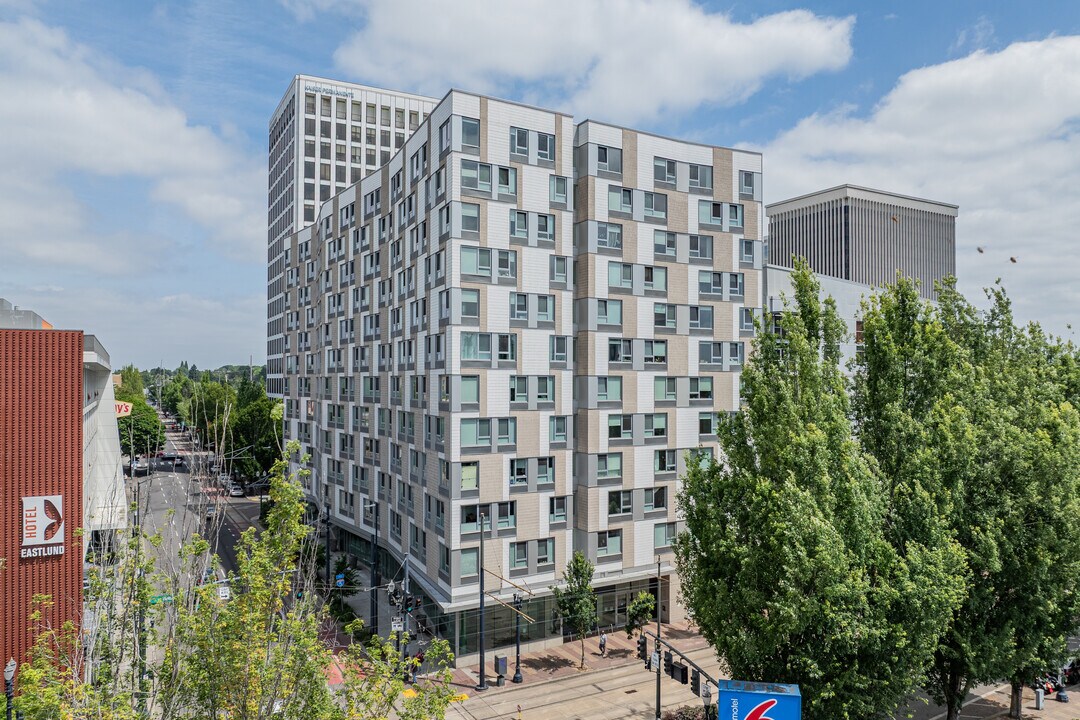 Louisa Flowers apartments in Portland, OR - Building Photo