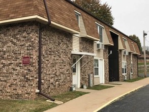 Park Terrace Apartments in Hannibal, MO - Building Photo - Building Photo