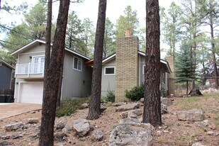 900 W Coy Dr in Flagstaff, AZ - Building Photo