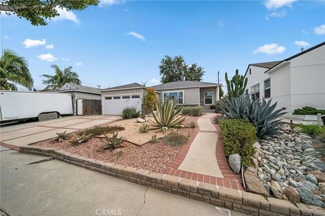 4754 Castana Ave in Lakewood, CA - Building Photo - Building Photo