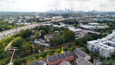 745 Fountainhead Ln NE in Atlanta, GA - Foto de edificio - Building Photo