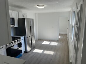 8 6th St, Unit 1 in Cambridge, MA - Building Photo - Building Photo