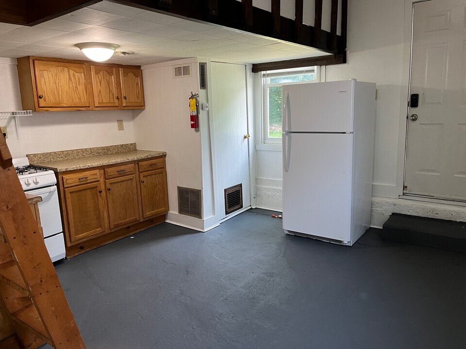 15 N Locust St, Unit C in Oxford, OH - Building Photo