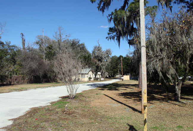 111 W Carter Rd in Lakeland, FL - Foto de edificio - Building Photo