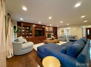 4 Rebel Run Dr in East Brunswick, NJ - Building Photo - Building Photo