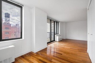 290 3rd Ave-Unit -6EE in New York, NY - Building Photo - Building Photo