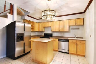 745 W Gordon Ter, Unit 313 in Chicago, IL - Building Photo - Building Photo