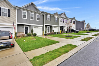 130 Maple Run Dr in York, PA - Building Photo - Building Photo
