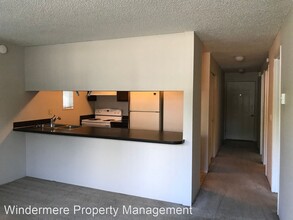 2300 Douglas Ave in Bellingham, WA - Building Photo - Building Photo
