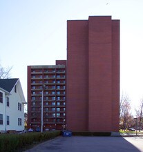 Tobin Towers in Quincy, MA - Foto de edificio - Building Photo