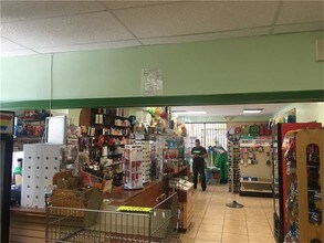 Hialeah Town Center in Hialeah, FL - Building Photo - Building Photo
