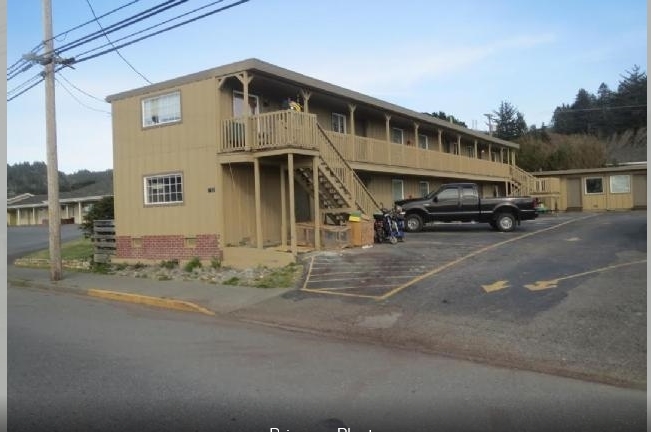 29473 Ellensburg Ave in Gold Beach, OR - Building Photo