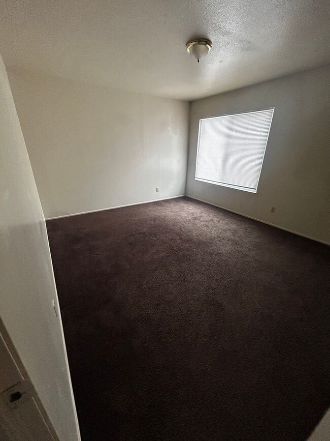 333 Poplar St in Oakdale, CA - Building Photo - Building Photo