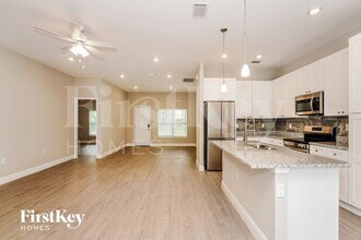 446 Reading St SE in Palm Bay, FL - Foto de edificio - Building Photo