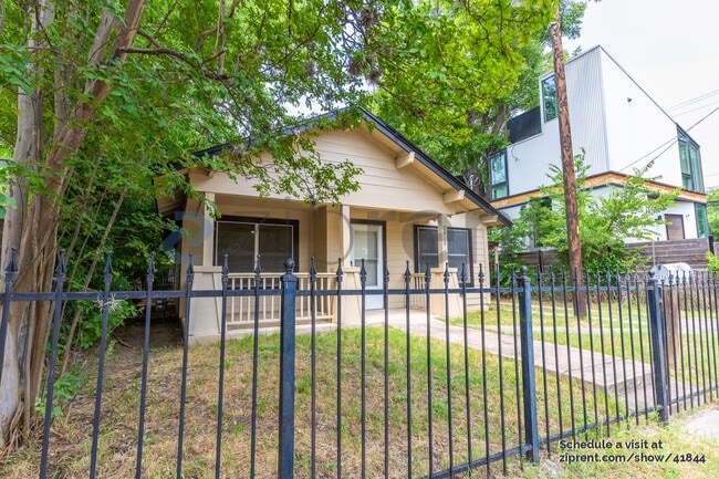 2410 Santa Rita St in Austin, TX - Building Photo - Building Photo