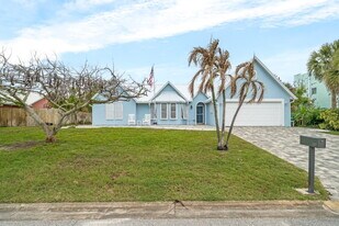 212 3rd Ave in Melbourne Beach, FL - Building Photo