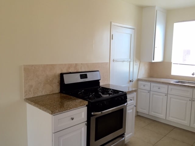 327 N Mariposa Ave, Unit 3 in Los Angeles, CA - Building Photo - Building Photo