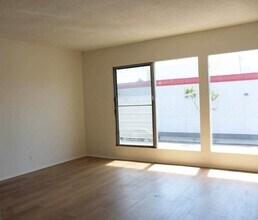 1331 E 7th St in Long Beach, CA - Building Photo - Building Photo