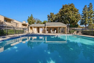 CYPRESS GARDENS APARTMENTS in Modesto, CA - Building Photo