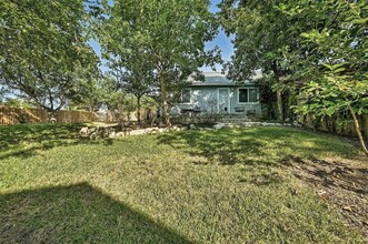 518 Cutty Trail, Unit B in Lakeway, TX - Building Photo - Building Photo