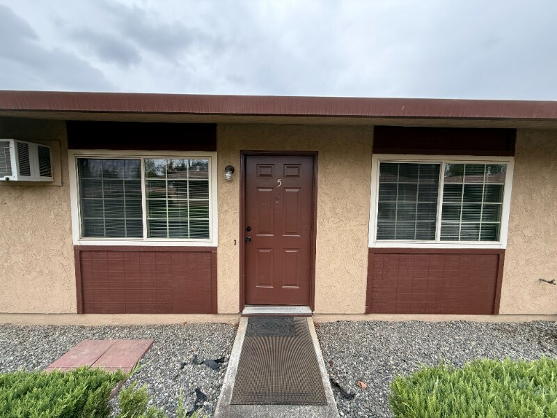 1226 East St in Orland, CA - Building Photo