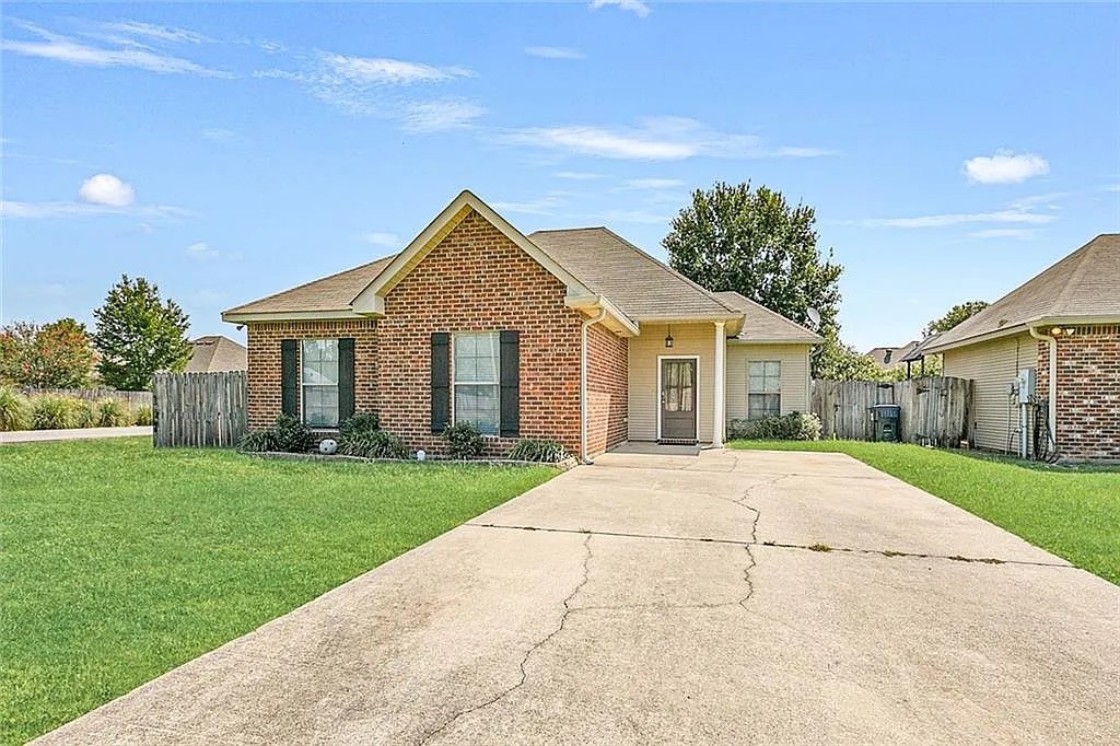 70064 3rd St in Covington, LA - Building Photo