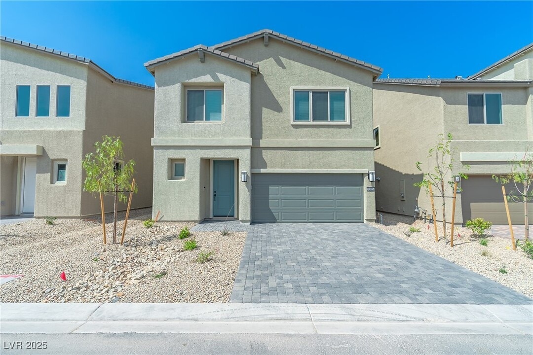 7335 Legacy Pt St in Las Vegas, NV - Building Photo