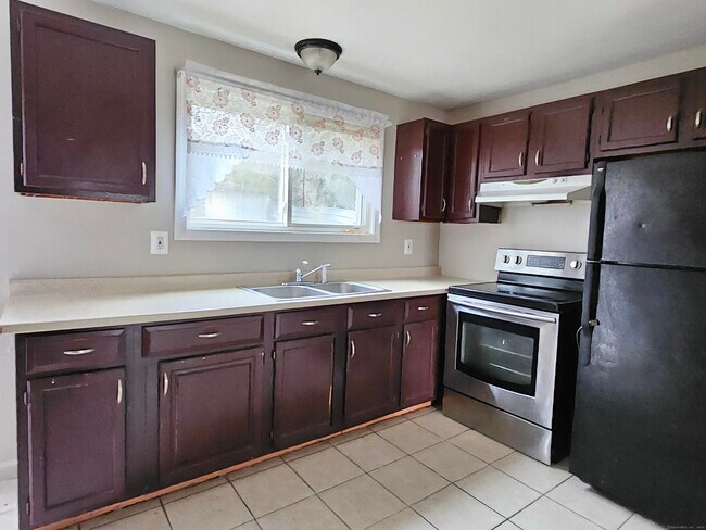 108 Grilleytown Rd, Unit 2 in Waterbury, CT - Building Photo - Building Photo